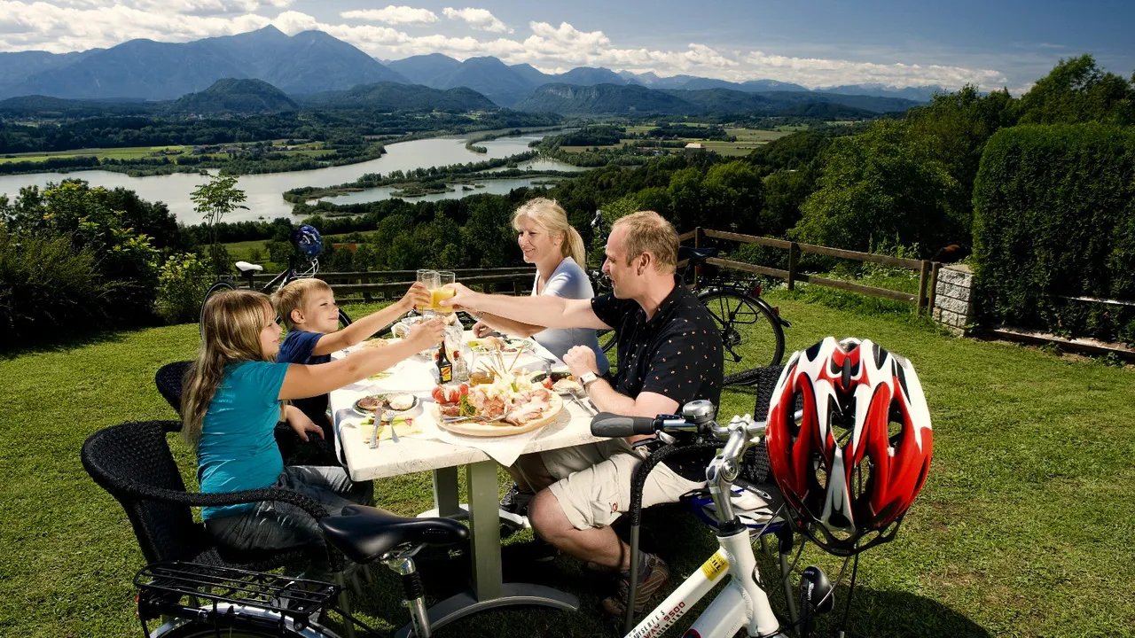Ta en läckra jause vid Drau cykelsemester i Österrike med Austria Travel