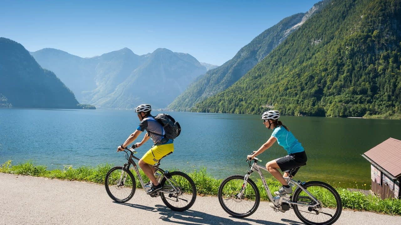 Cykling i Salzkammergut vid Hallstattsjön med Austria Travel