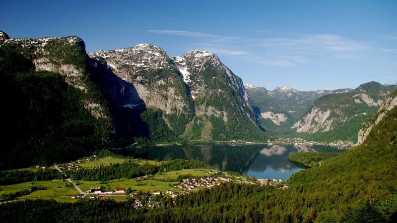 Obertraun vattenfallvägg vid Hallstättersee Semester i Österrike