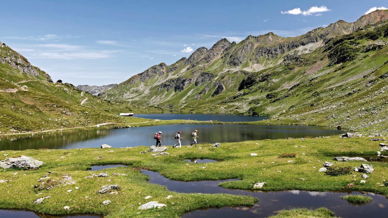 Vandring längs Giglachsjöarna Dachstein semester i Österrike