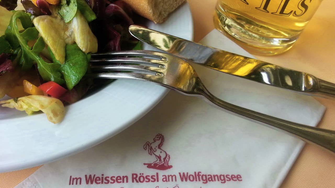 Lunch på Värdshuset Vita Hästen weisses rössl semester cykelsemester i Österrike © Austria Travel - Rusner