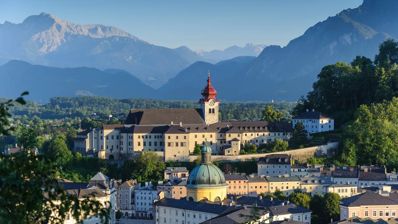 Blick från fästningen Hohensalzburg - Stift Nonnberg Salzburg