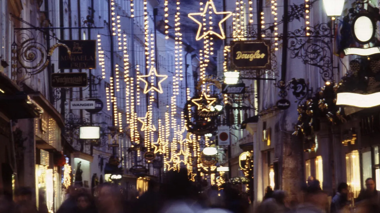 Jul advent Getreidegasse Salzburg Österrike adventsmarknad julmarknad