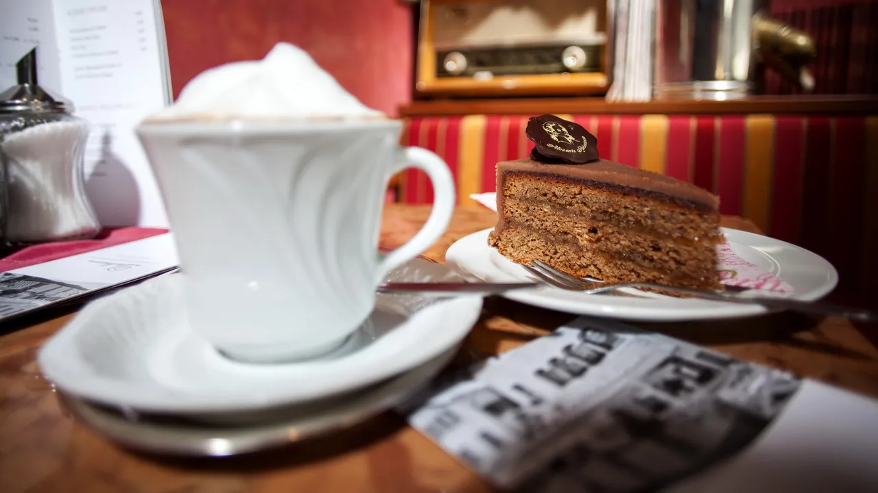 Café Dallmann i St. Gilgen med Mozarts resetårta semester cykelsemester i Österrike