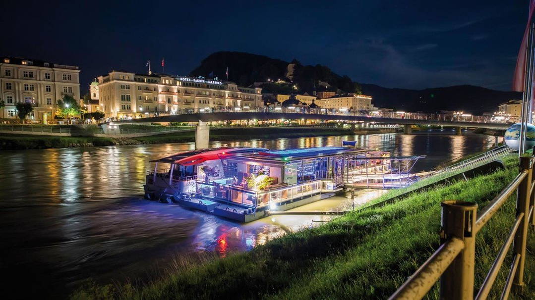 Kvällstour med båt Amadeus på Salzach Salzburg