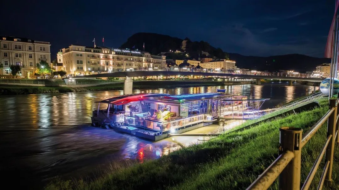 Kvällstour med båt Amadeus på Salzach Salzburg