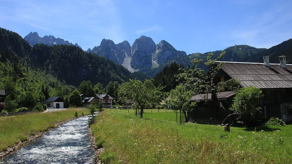 Gosaukamm med Gosaubach Salzkammergut Semester i Österrike