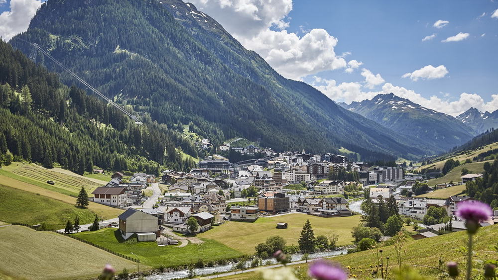 Blick på Ischgl Paznaun Tirol Semester i Österrike