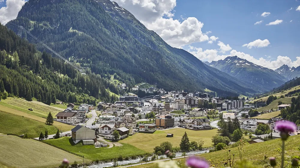 Blick på Ischgl Paznaun Tirol Semester i Österrike