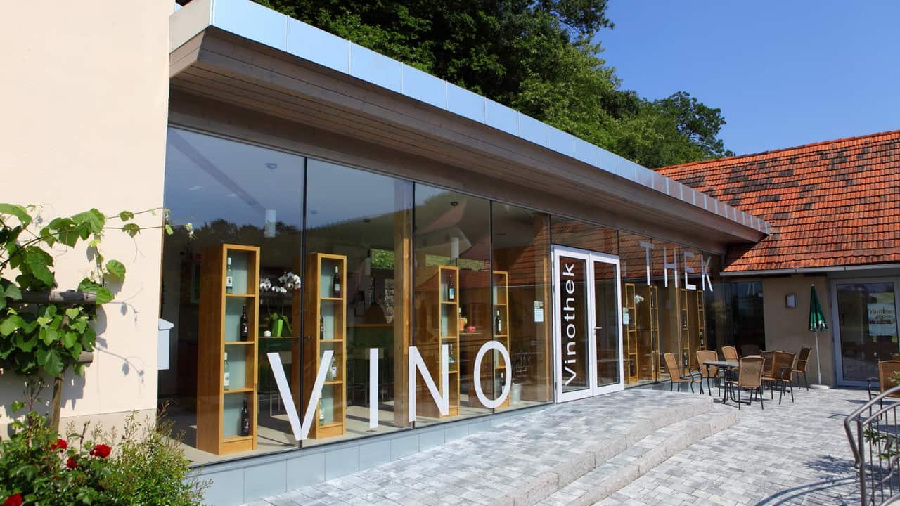 Vinothek Klöch cykling österrike