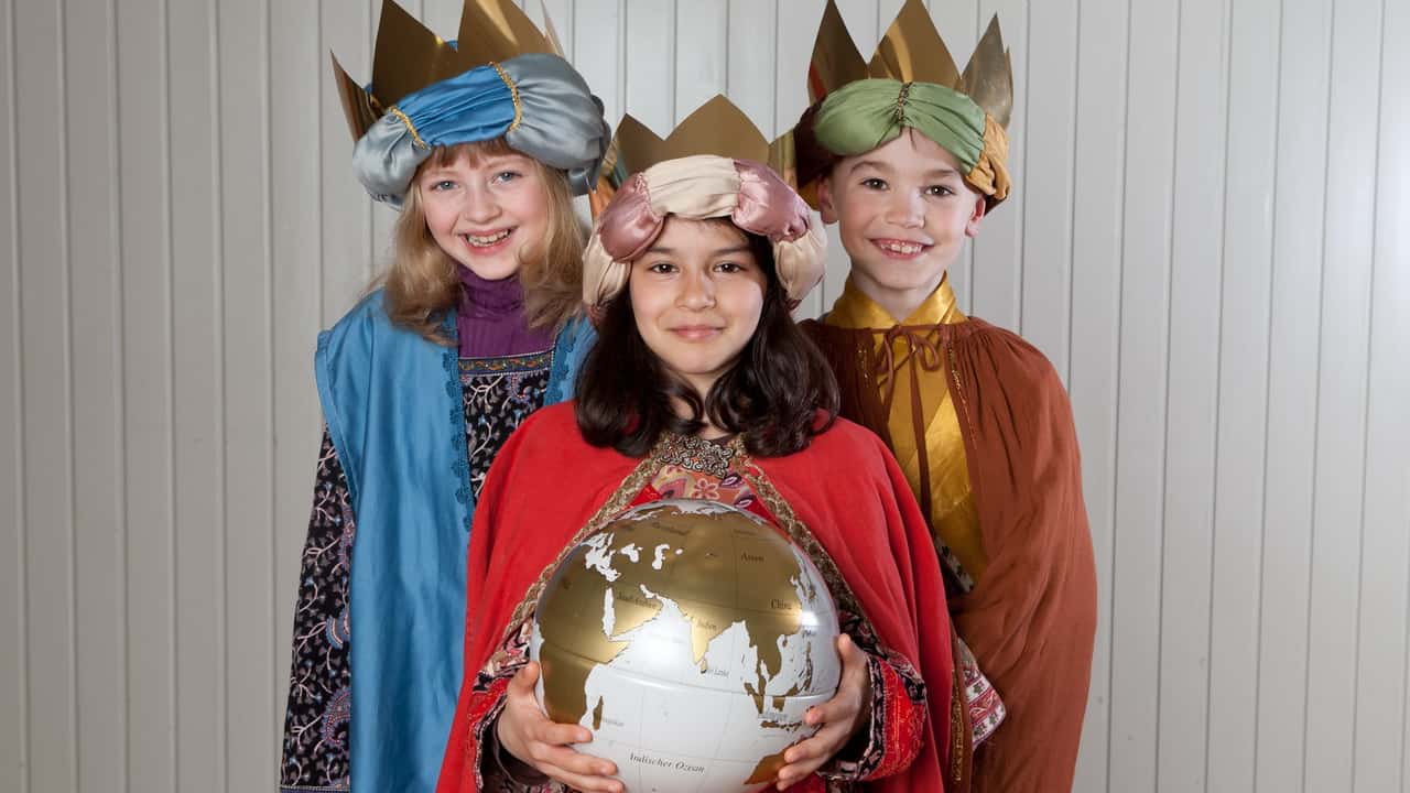 Sternsinger - barn i Dreikönigsaktion samlar in gåvor till biståndsprojekt - Upptäck Österrike med Austria Travel - Semester i Österrike