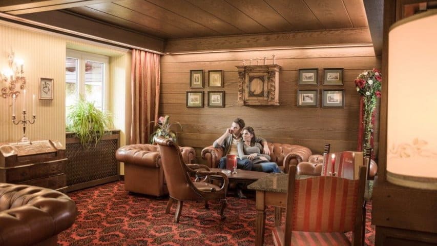 Hotel Alpina - Bibliotek Skidsemester i Bad Hofgastein med Austria Travel - Hotel Alpina - Bibliotek2