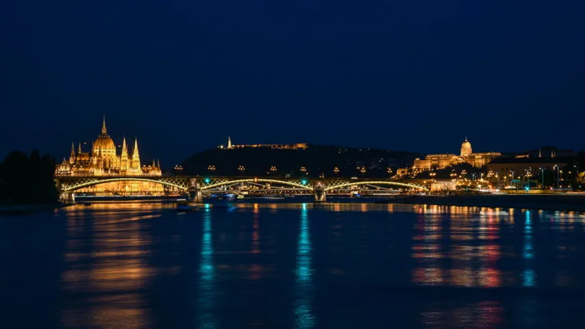 Cykla vid Donau Budapest by night