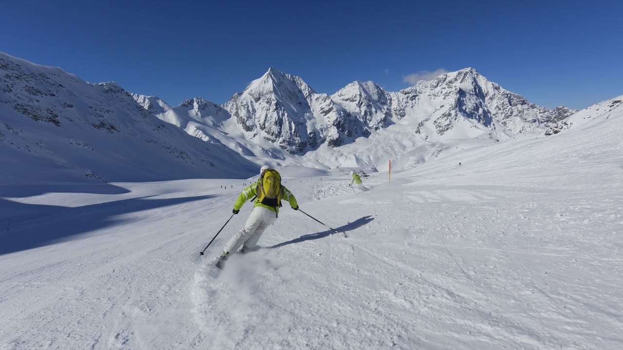 Alpin skidåkare backe Sulden Skidsemester Sydtyrolen
