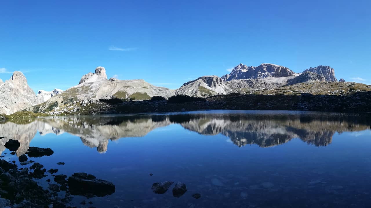 Sjö vid vandring till Drei Zinnen