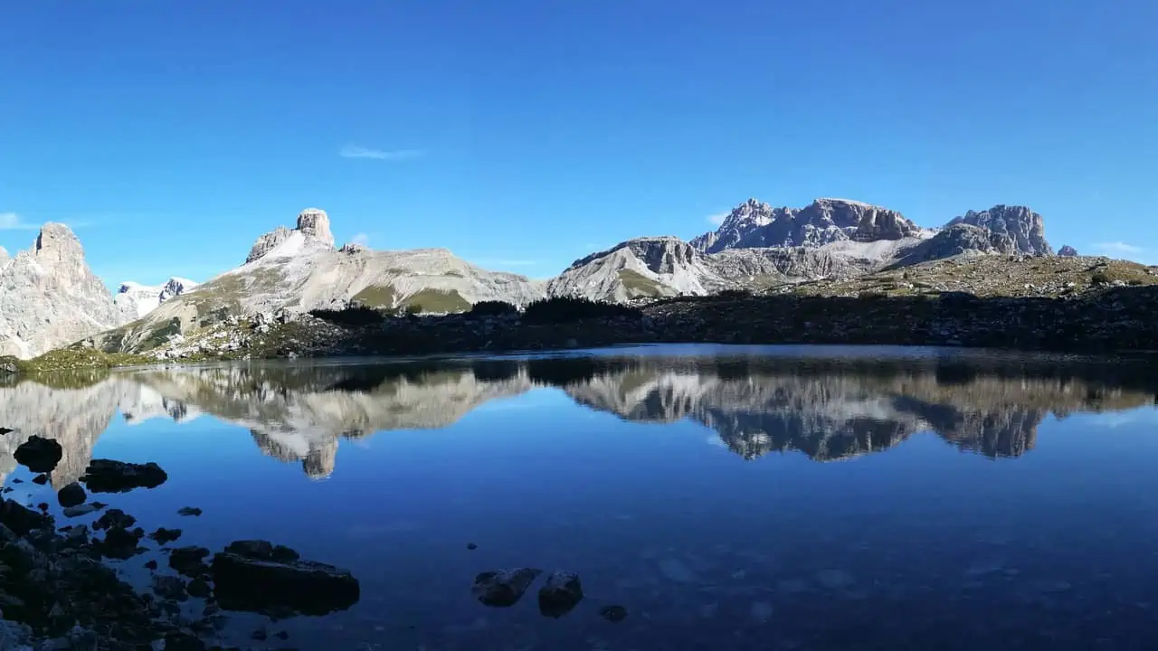 Sjö vid vandring till Drei Zinnen
