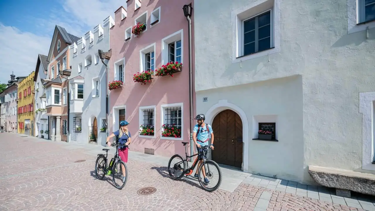 På cykel runt Dolomiterna i Bruneck