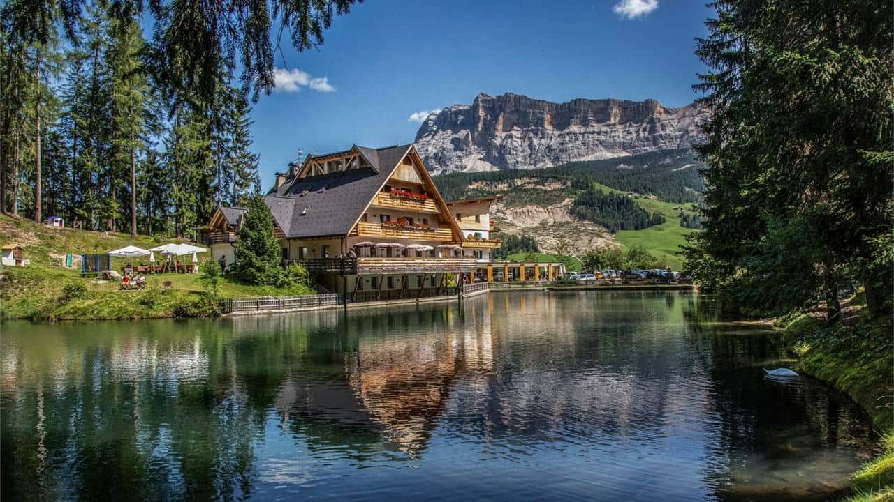 Bo på Hotel La Majun och upptäck Sompuntsjön