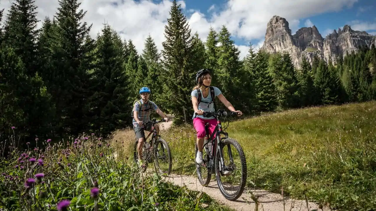 Mountainbike i Alta Badia från Hotel La Majun i La Villa