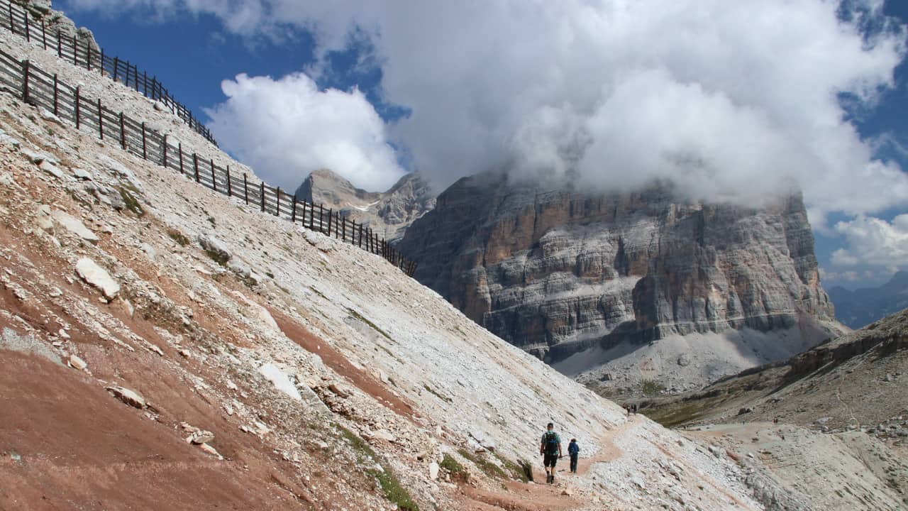 Resa till Italien. Manfred vandrar i Dolomiterna i Italien