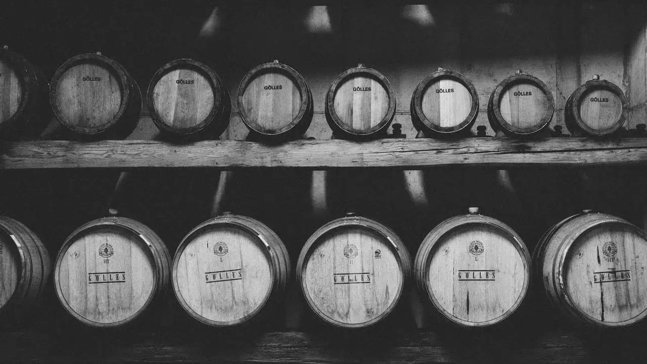 D/G - House of Whiskey, Gin and Rum träfast