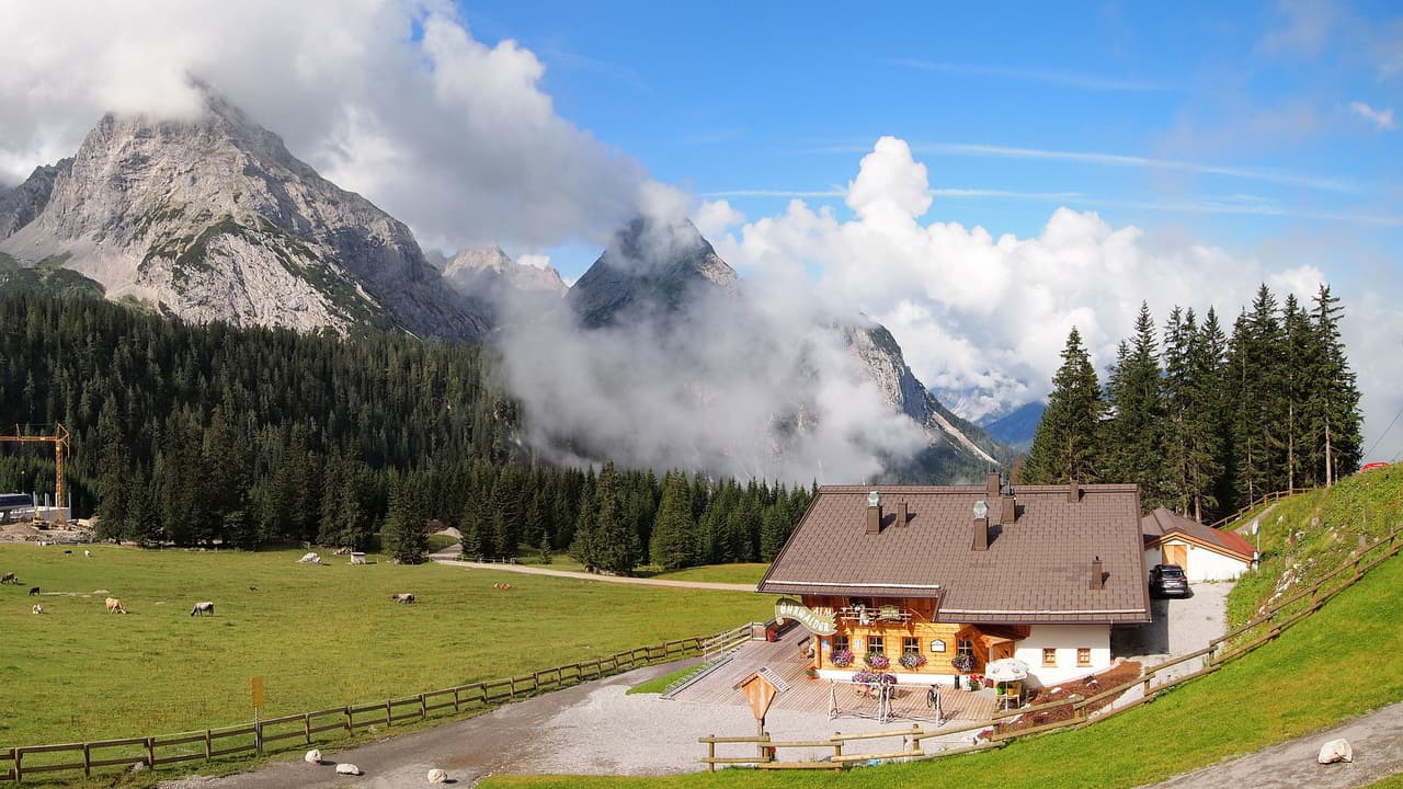 Vandring runt Zugspitze förbi Ehrwalder Alm