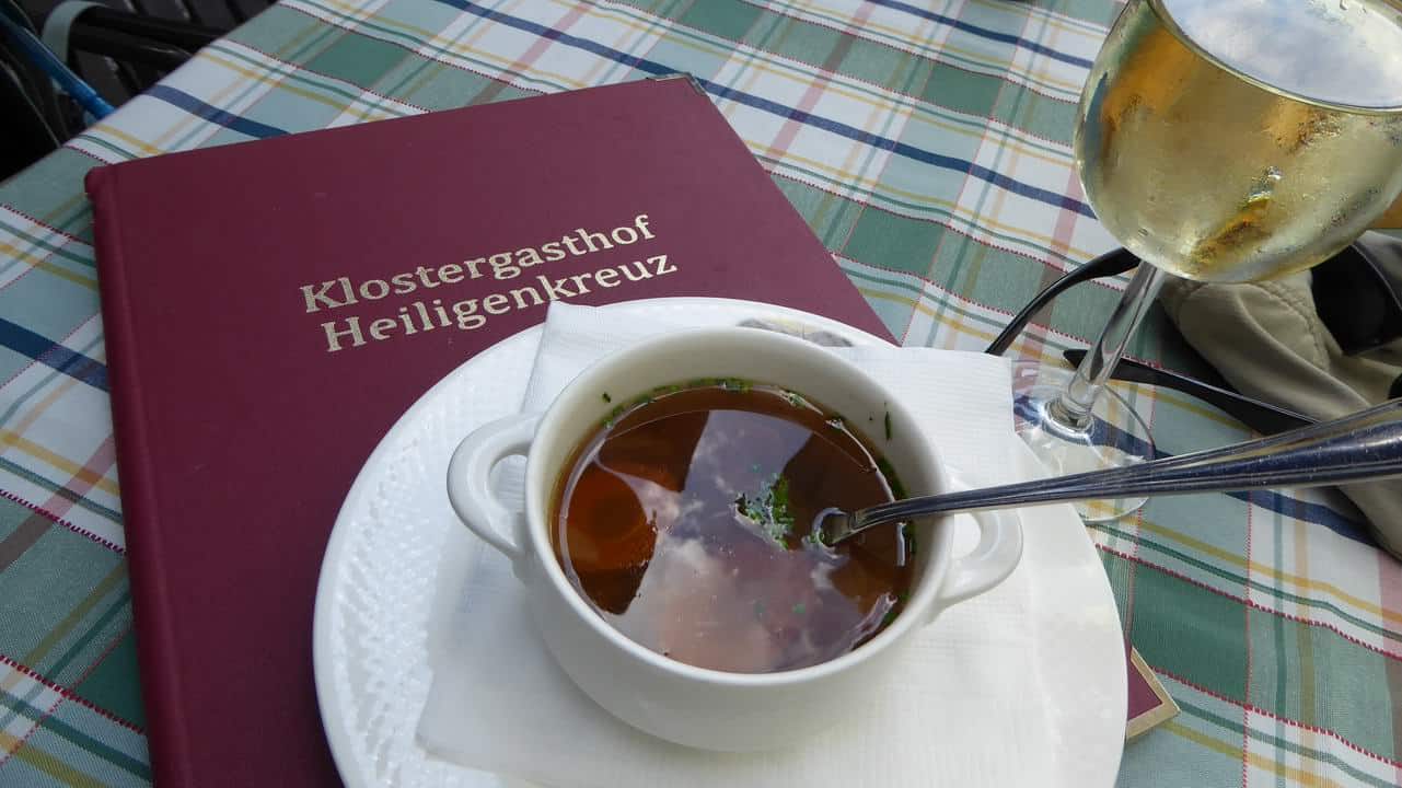 Lunch i klosterrestaurangen i Heiligenkreuz © Austria Travel - Rusner