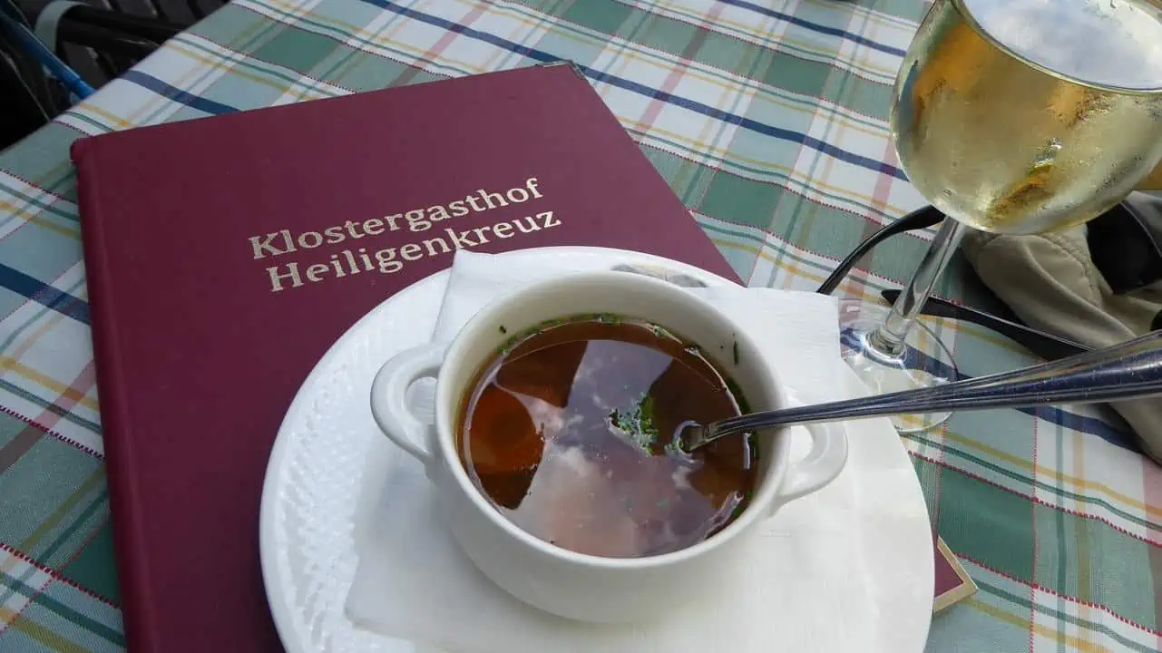 Lunch i klosterrestaurangen i Heiligenkreuz © Austria Travel - Rusner