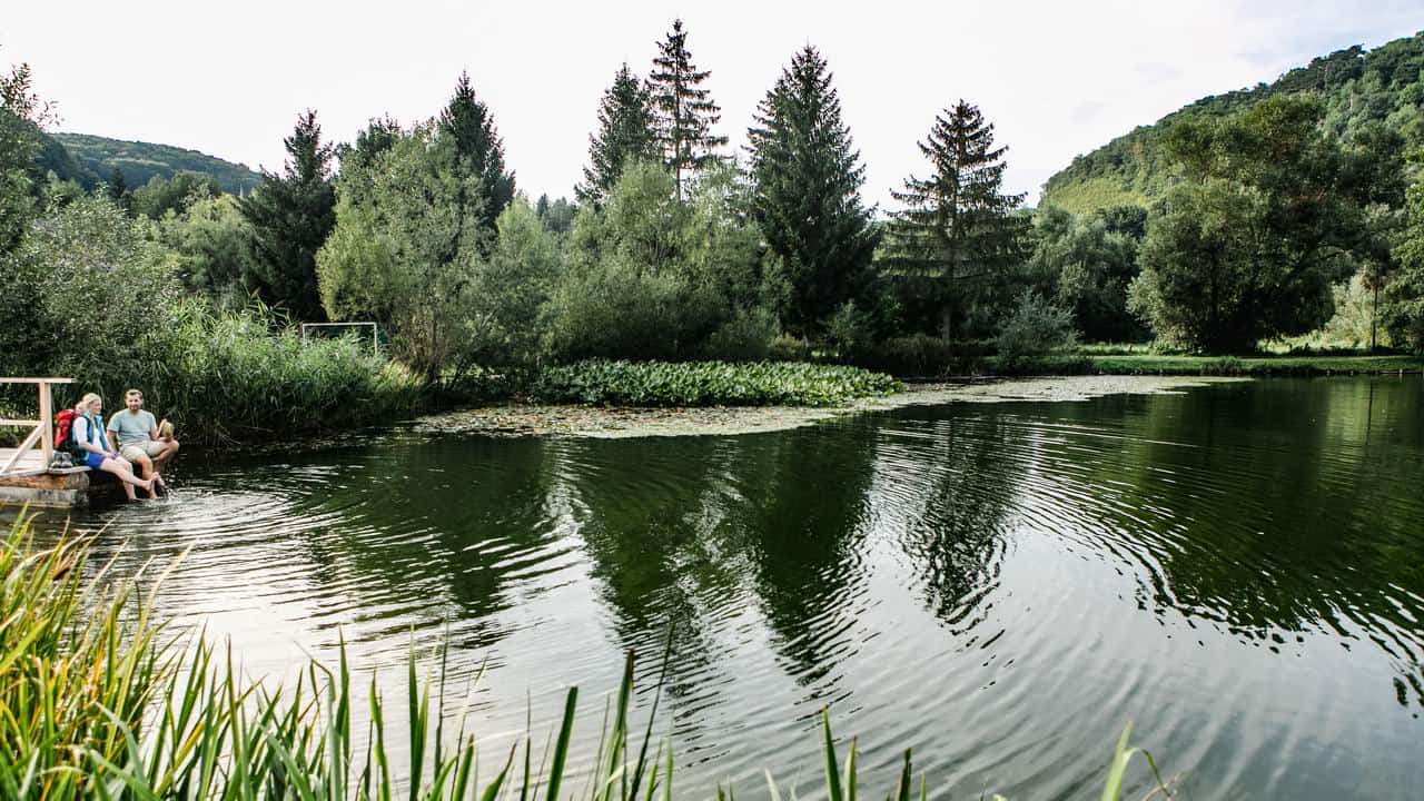 Paus vid sjö på Wiener Wallfahrerweg till Mariazell