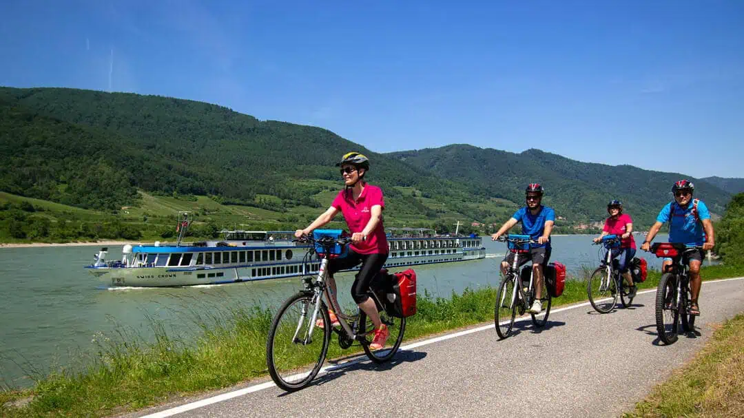 Båtcykling på Donau Passau-Järnporten