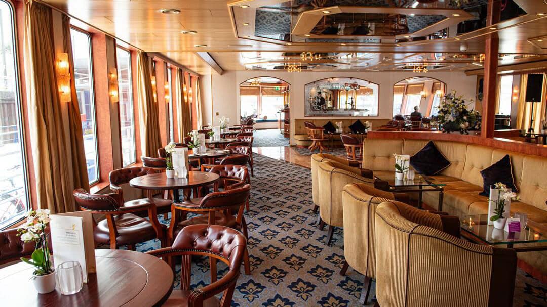 Lounge mit Bar auf der MS Swiss Crown Swiss Crown - Lounge och bar