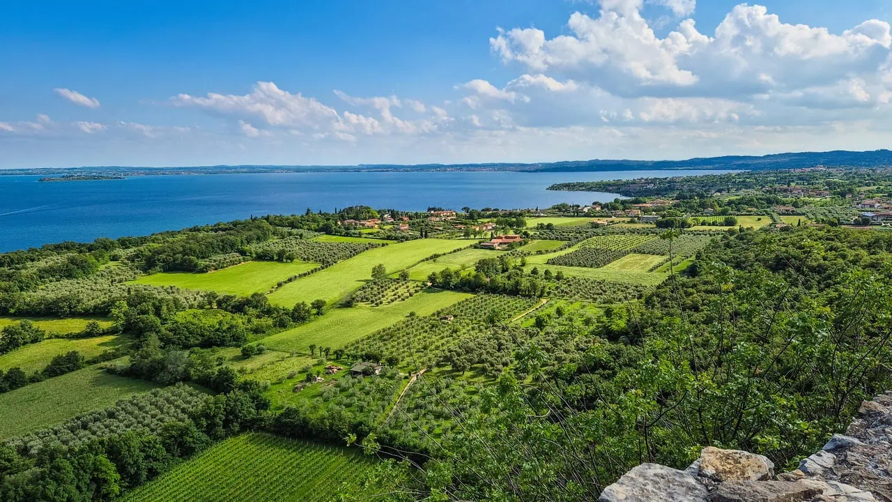 Härlig vy vid Rocca di Manerba