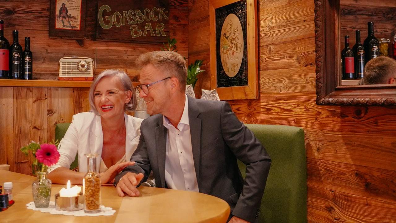 Par väntar på middag på Hotel Stadt Wien i Zell am See