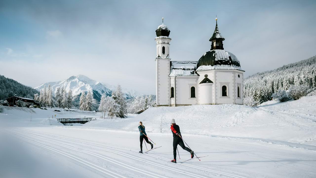 Längdskidåkning Alperna Österrike Seefeld kyrkan
