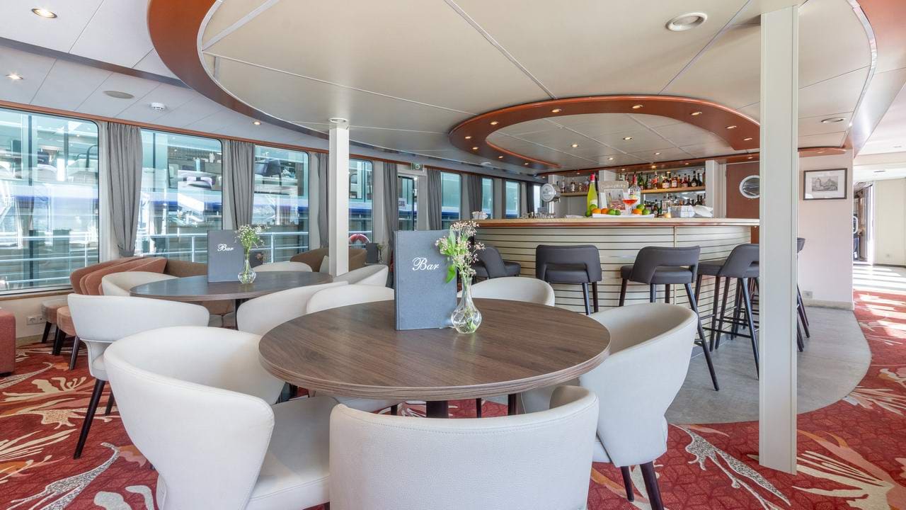 MV Lisabelle - Lounge och bar