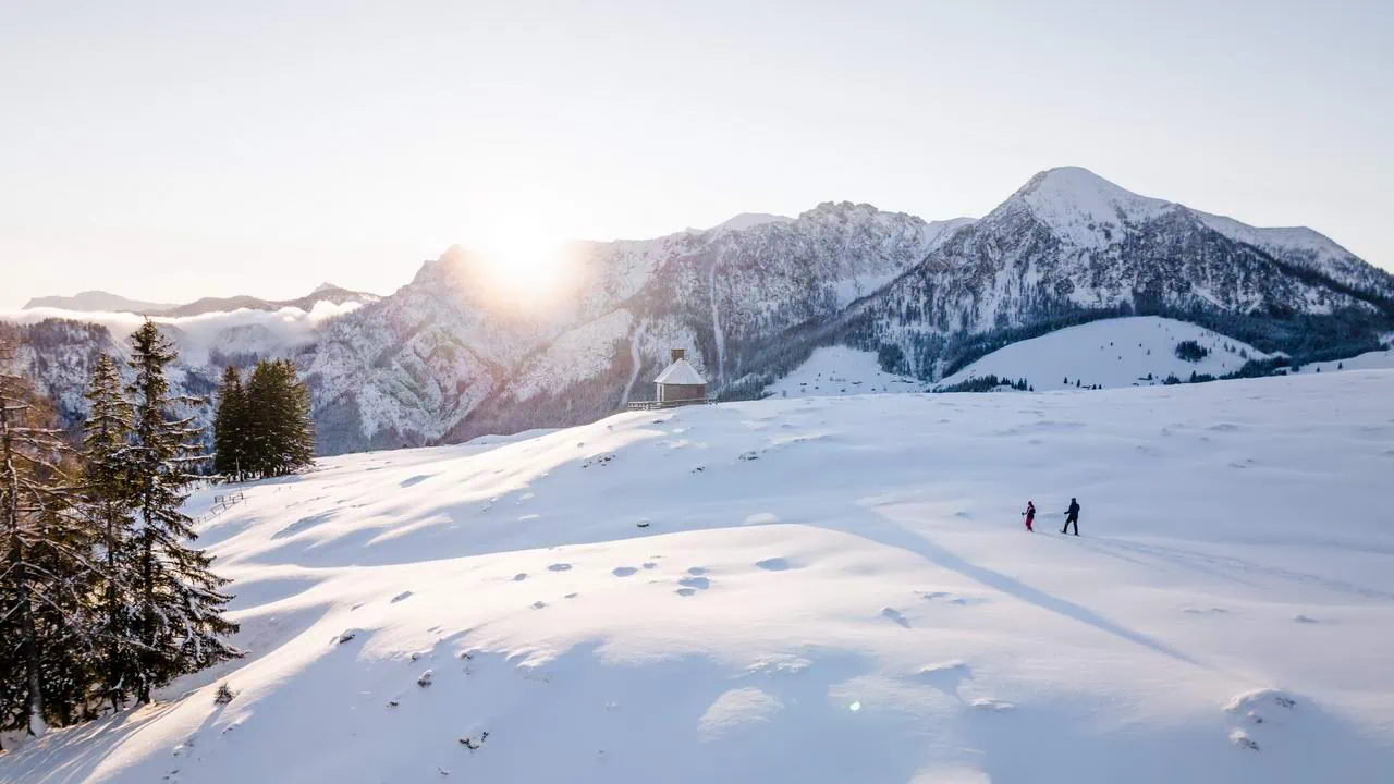 Snöskovandring Vinteräventyr Salzkammergut Wolfgangsee Postalm