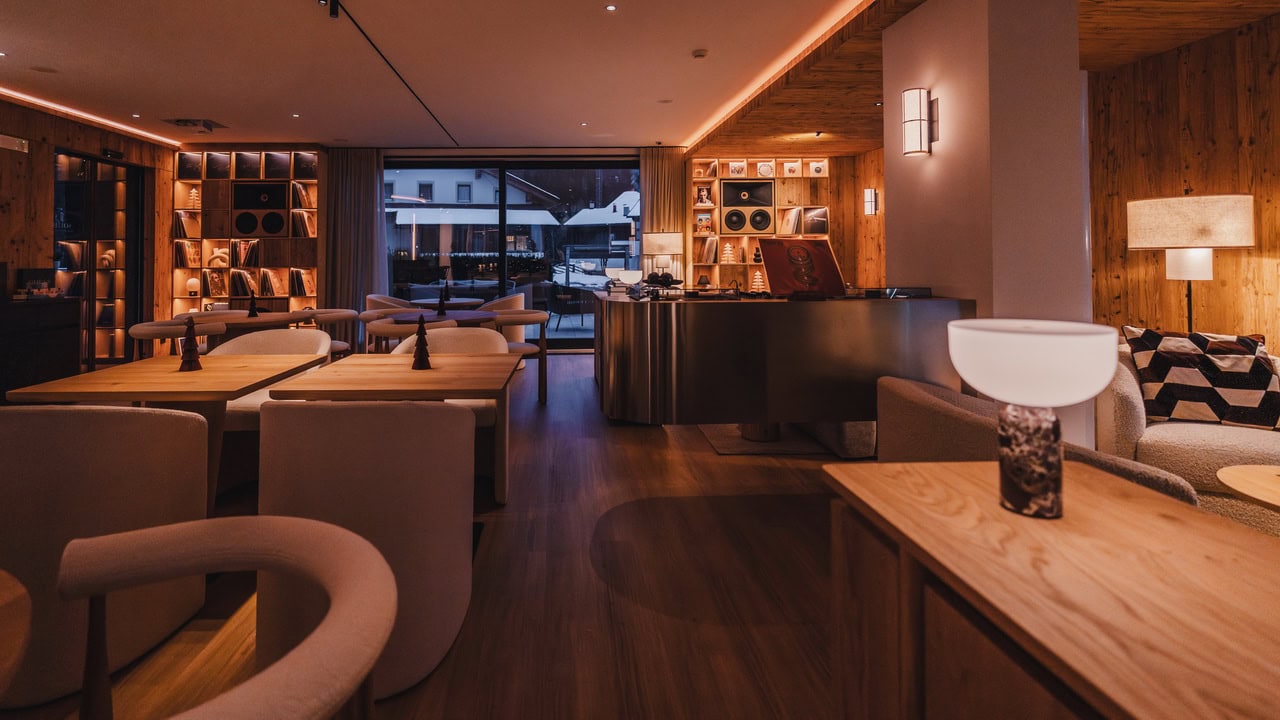 B-Side vinylbar Hotel Ciasa soleil BSL