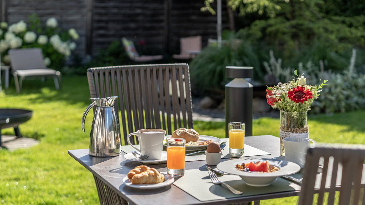 Frukost i trädgården © Hotel Bergland - J Brunner Frukost i trädgården Hotel Bergland Seefeld