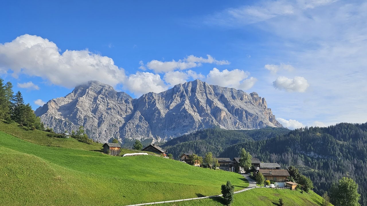 Semester i Alperna med vandring och storslagen natur La Val Alta Badia
