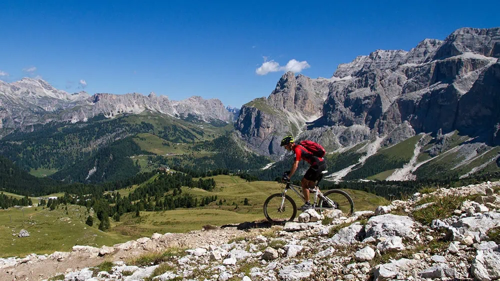 MTB på trails i Alta Badia Dolomiterna