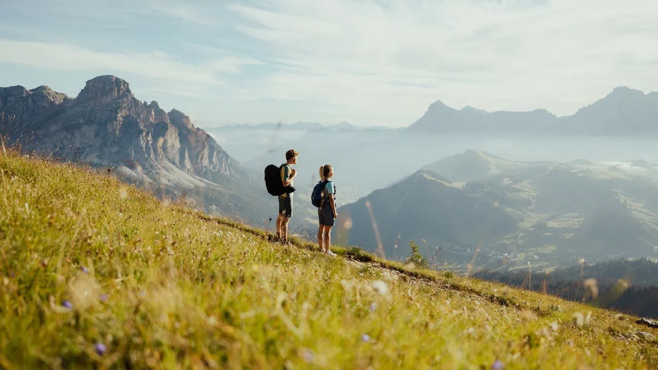 vandrare par utsikt vy Dolomiterna Alta Badia